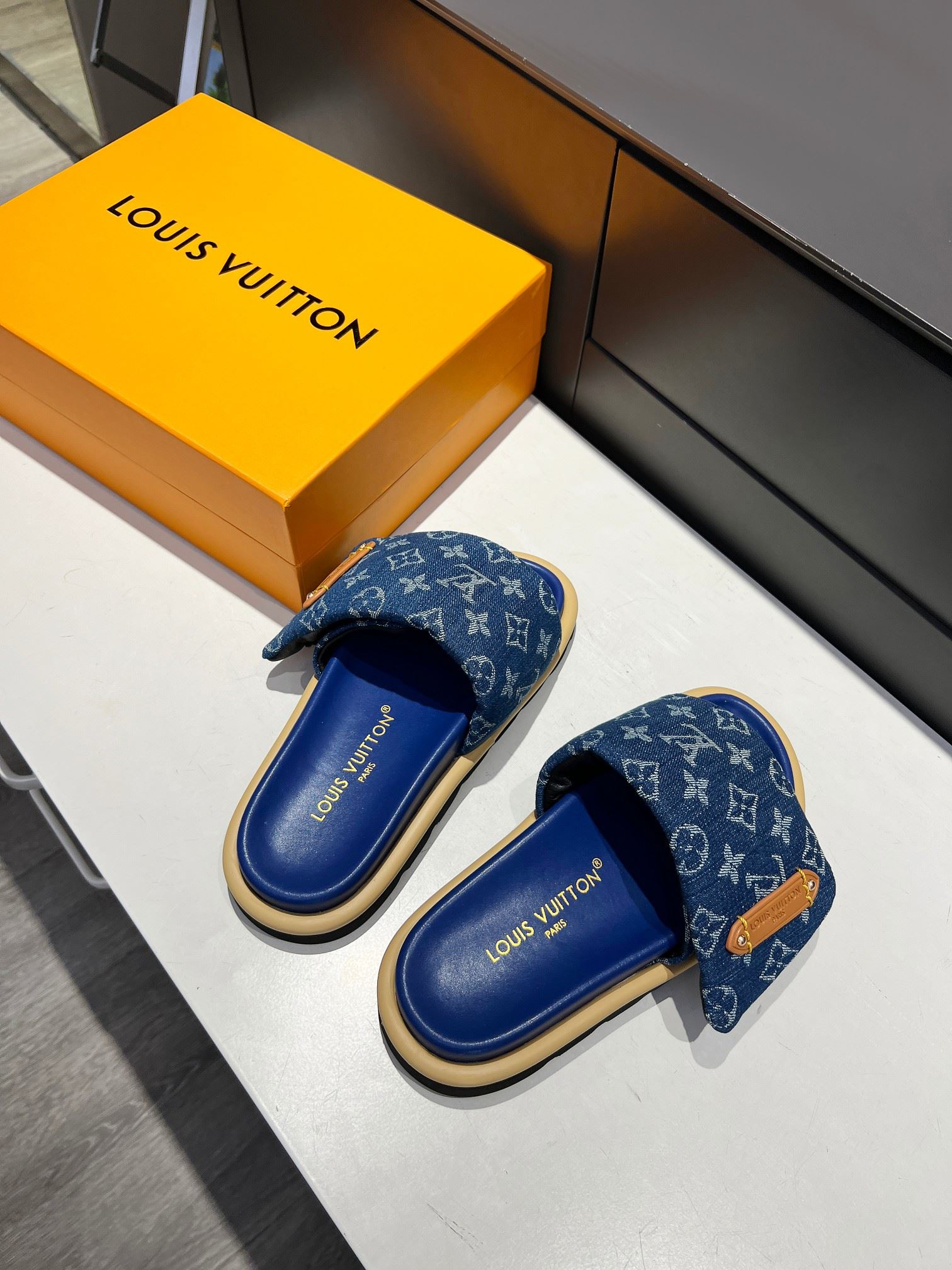 Louis Vuitton Slippers